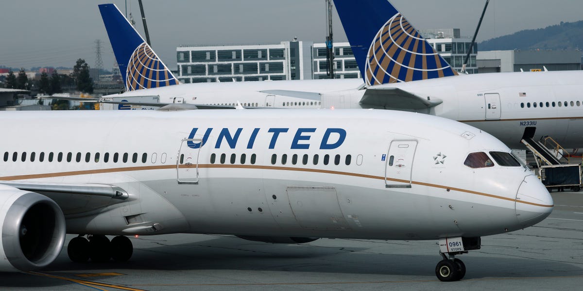 Aviile anulează zboruri din cauza penuriei de combustibil și a prețurilor în creștere