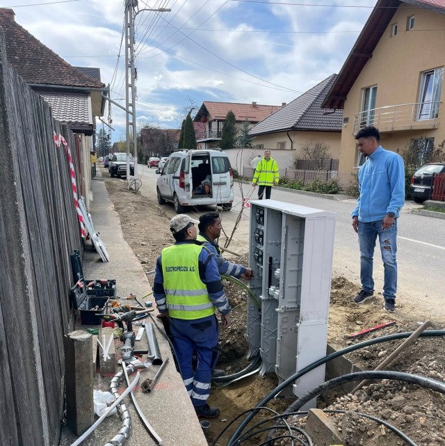 În comuna Cristian, cablurile electrice vor fi îngropate pentru modernizare