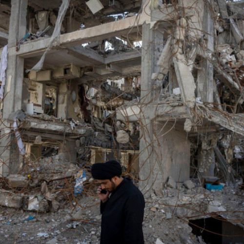 Trump amenință Iranul cu atacuri și discută despre Groenlanda