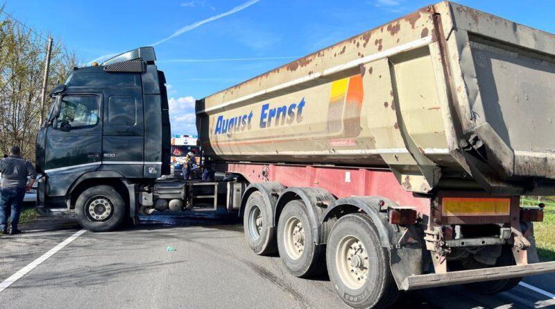 Accident rutier în Hunedoara: patru răniți în urma coliziunii între trei vehicule