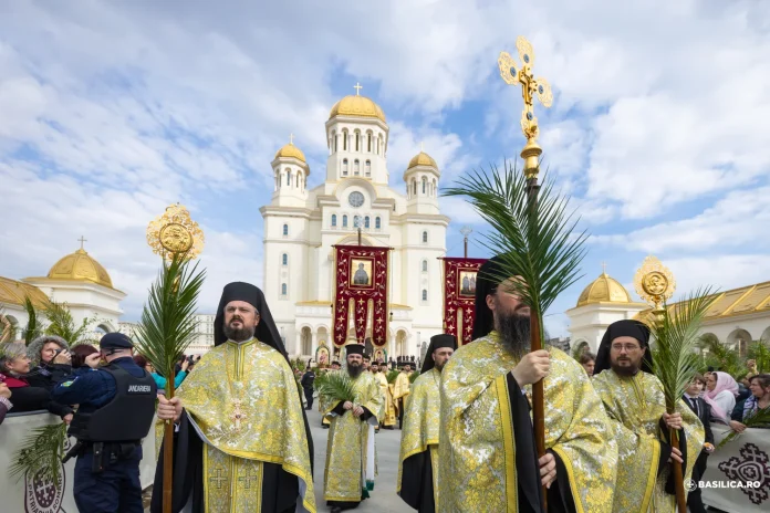 Credincioșii s-au unit în rugăciune la Catedrala Națională, în Sâmbăta lui Lazăr