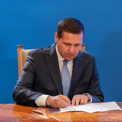 Trolii dâmbovițeni, plătiți să atace politicienii - Președintele Consiliului Județean Dâmbovița îi acuză de manipulare și gesturi disperate