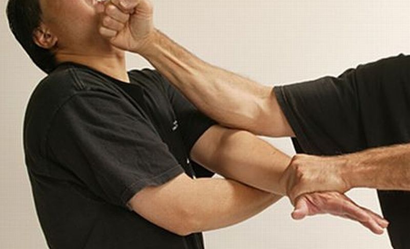 Agresiune violentă în Bogata Olteană, trei suspecți reținuți de poliție