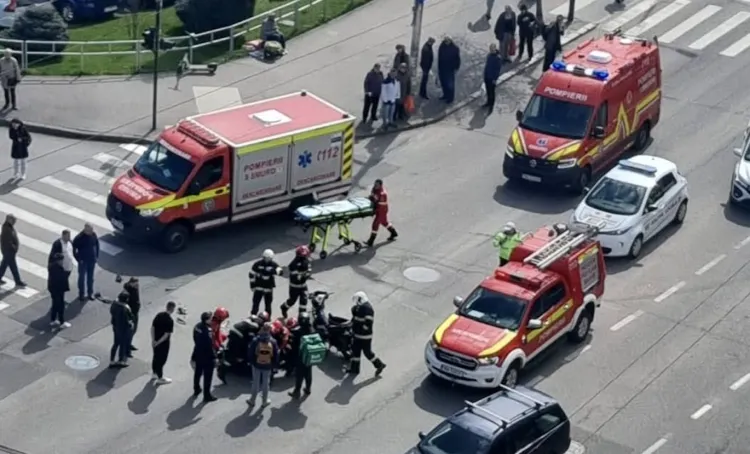 Accident rutier la Kaufland Mărăști: un motociclist a fost rănit