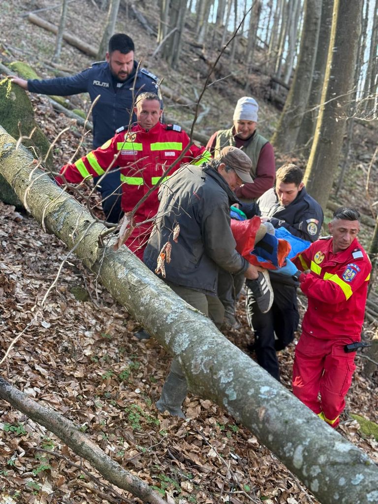 Asistență medicală acordată unei victime în Bistrița-Năsăud