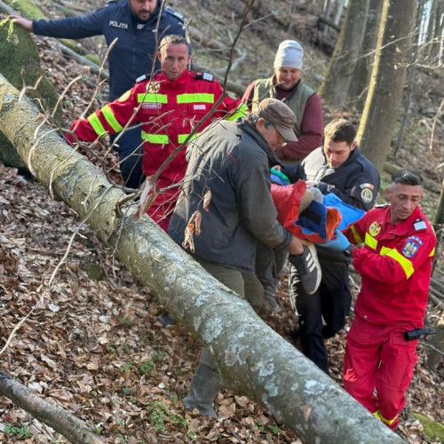Asistență medicală acordată unei victime în Bistrița-Năsăud