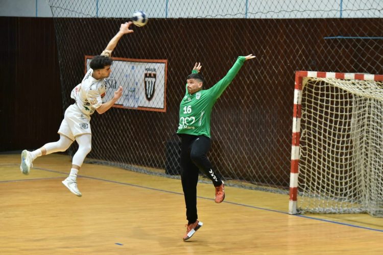 Meci important între CS Minaur Baia Mare și Dinamo București