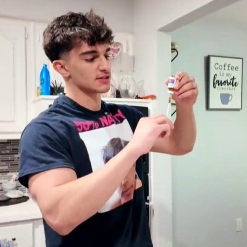 Cum rețelele sociale îi determină pe adolescenți să folosească steroizi și să facă transformări extreme ale corpului