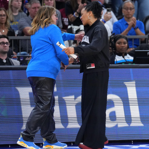 Dawn Staley, Cori Close și următoarea provocare în baschetul feminin