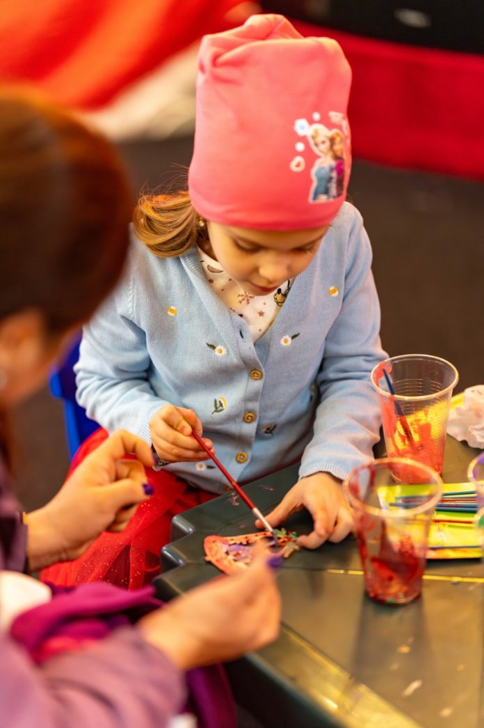 Ateliere gratuite de pictură pentru copii în Sectorul 6