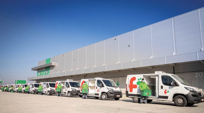 Românii își schimbă obiceiurile de cumpărare de Paște, alegând online-ul