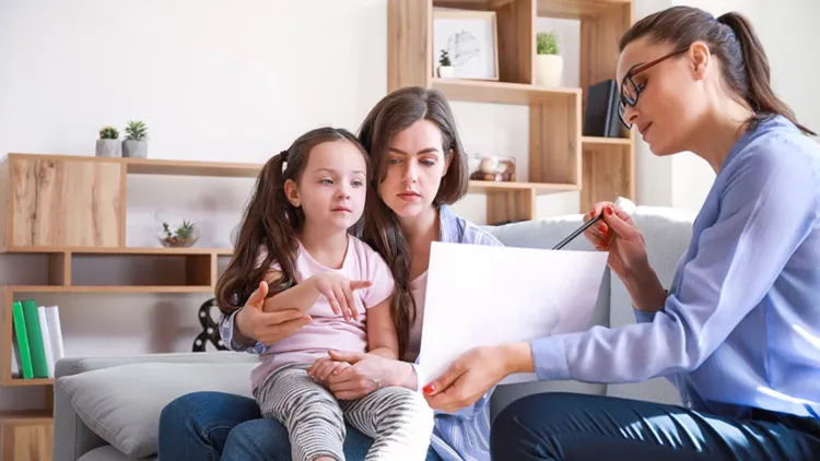 Camera Deputaților aprobă sprijin psihologic pentru familiile copiilor cu nevoi speciale