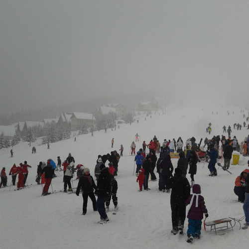 Turiștii din Rânca se bucură de schi gratuit de Paște