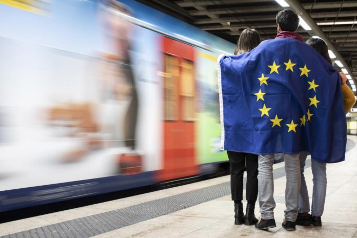 Comisia Europeană lansează o nouă rundă DiscoverEU pentru tineri