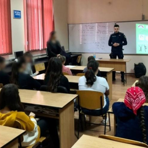 Polițiștii din Pucheni și Moreni,la Școala gimnazială: Activități pentru prevenirea victimizării minorilor