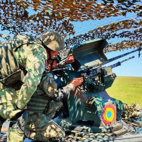 Centrul Militar Județean Dâmbovița: Tinerii sunt îndemnați să aleagă educația militară în locul jocurilor online. Fă un upgrade de la monitor la tehnica militară reală cu școlile militare din Pitești, Buzău, Constanţa, București și Sibiu!