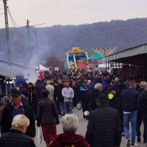 Târgul săptămânal de la Voinești, punct de întâlnire pentru dâmbovițeni de pe Valea Dâmboviței. Veniți să susțineți producătorii locali și să încercați produsele autentice!