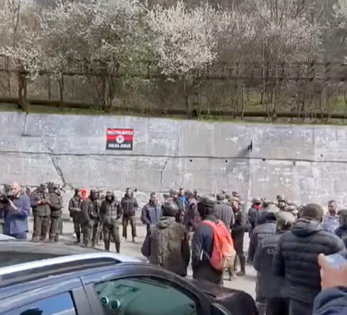 Minerii din Vulcan, Lupeni și Livezeni protestează pentru primele de Paște