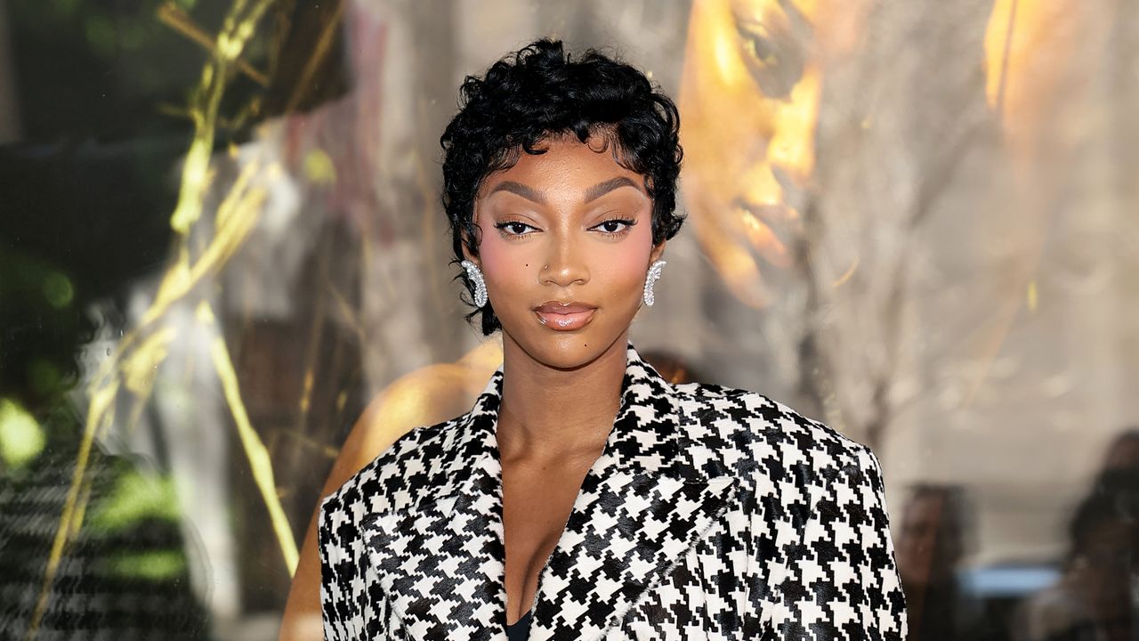 Angel Reese debutează un pixie inspirat din moda vintage pentru primăvară