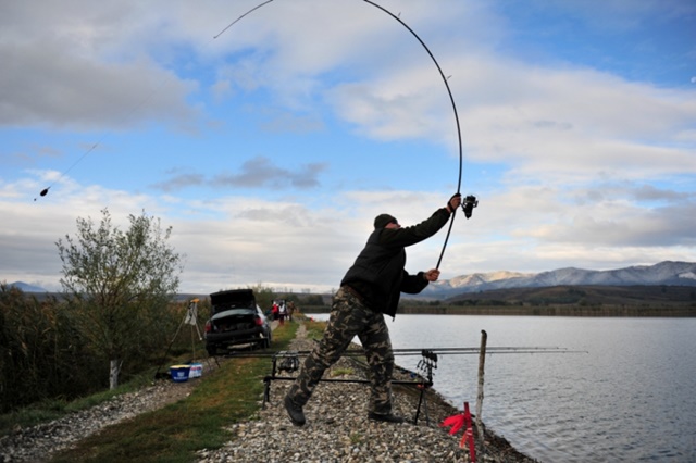 Prohibiţie generală a pescuitului în România, de astăzi până în iunie