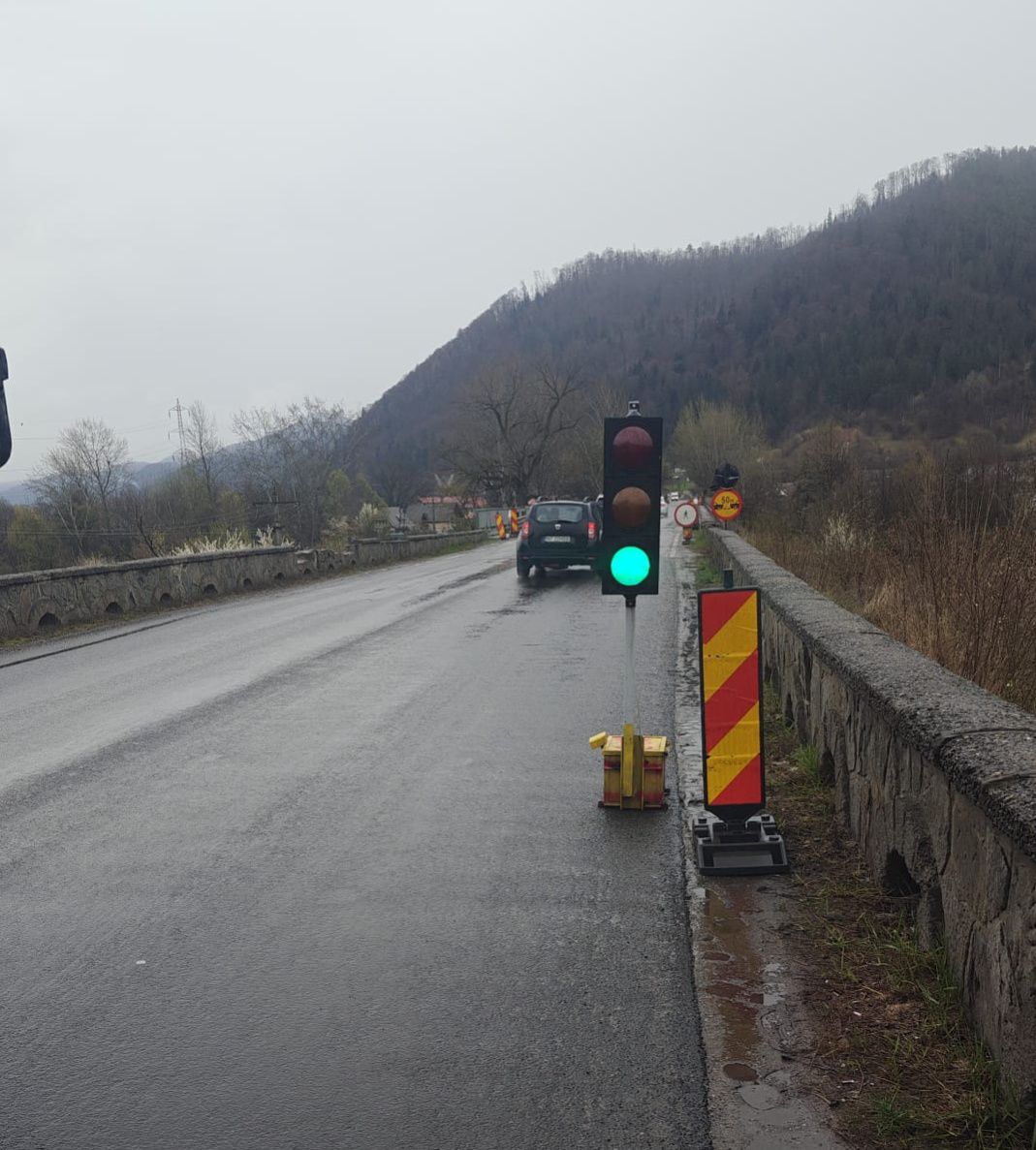 Trafic îngreunat pe podul de la Pângărați din cauza lucrărilor