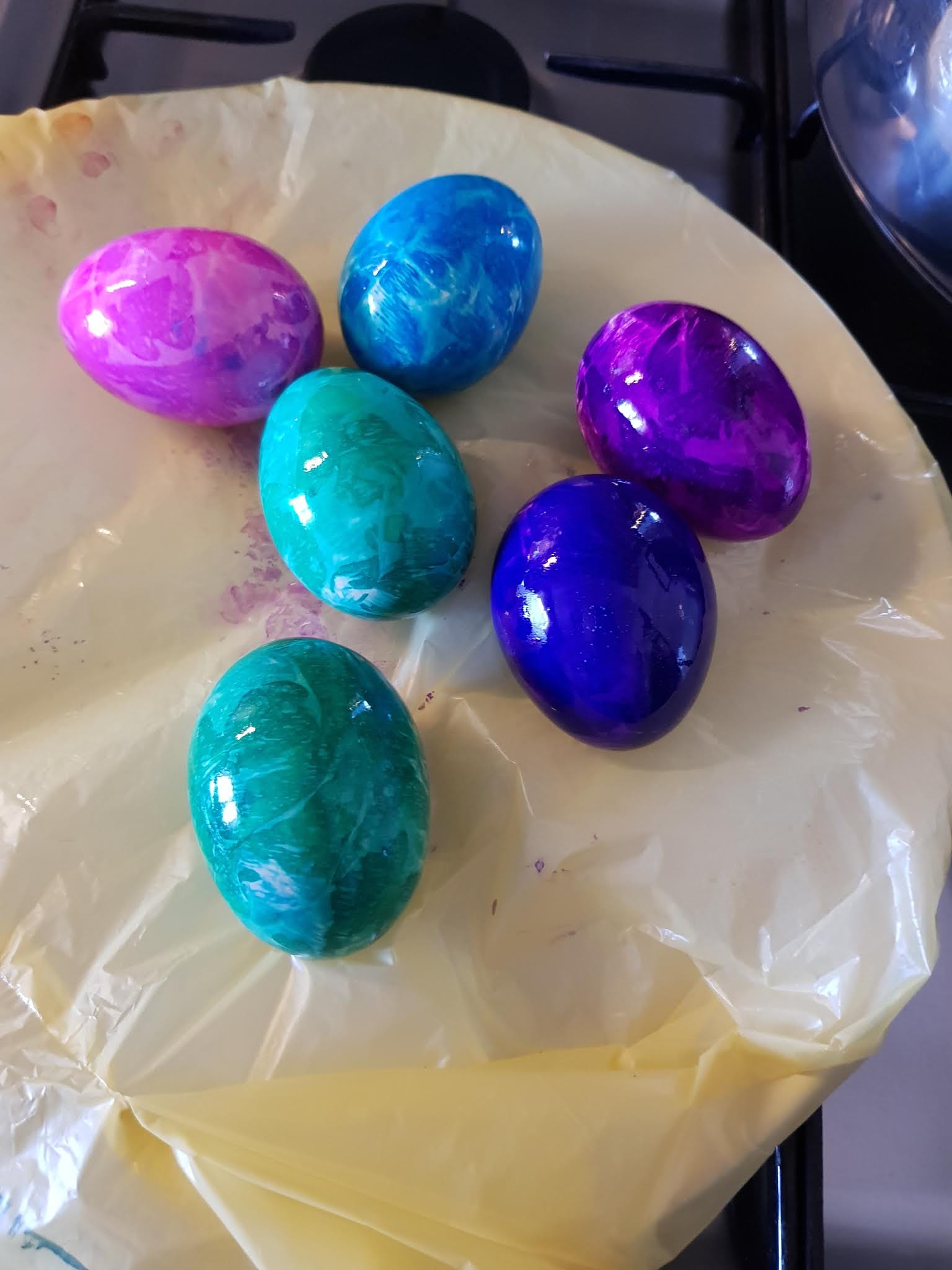 Tradiții și metode inedite de vopsire a ouălor de Paști