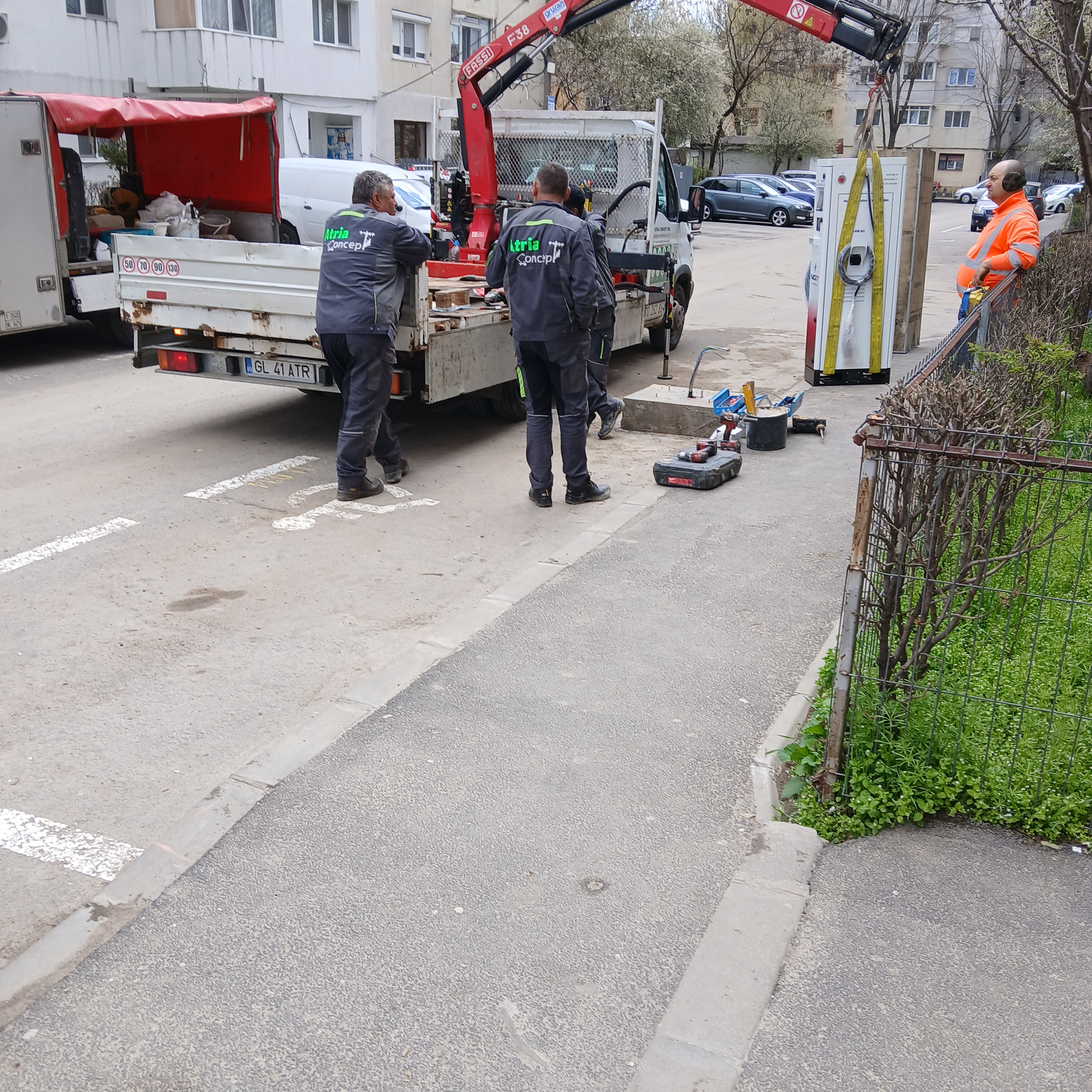 Galați: Stații de încărcare pentru mașini electrice afectează persoanele cu dizabilități