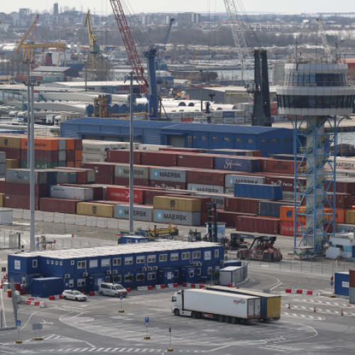 Guvernul alocă 281,6 milioane de lei pentru transporturi maritime strategice