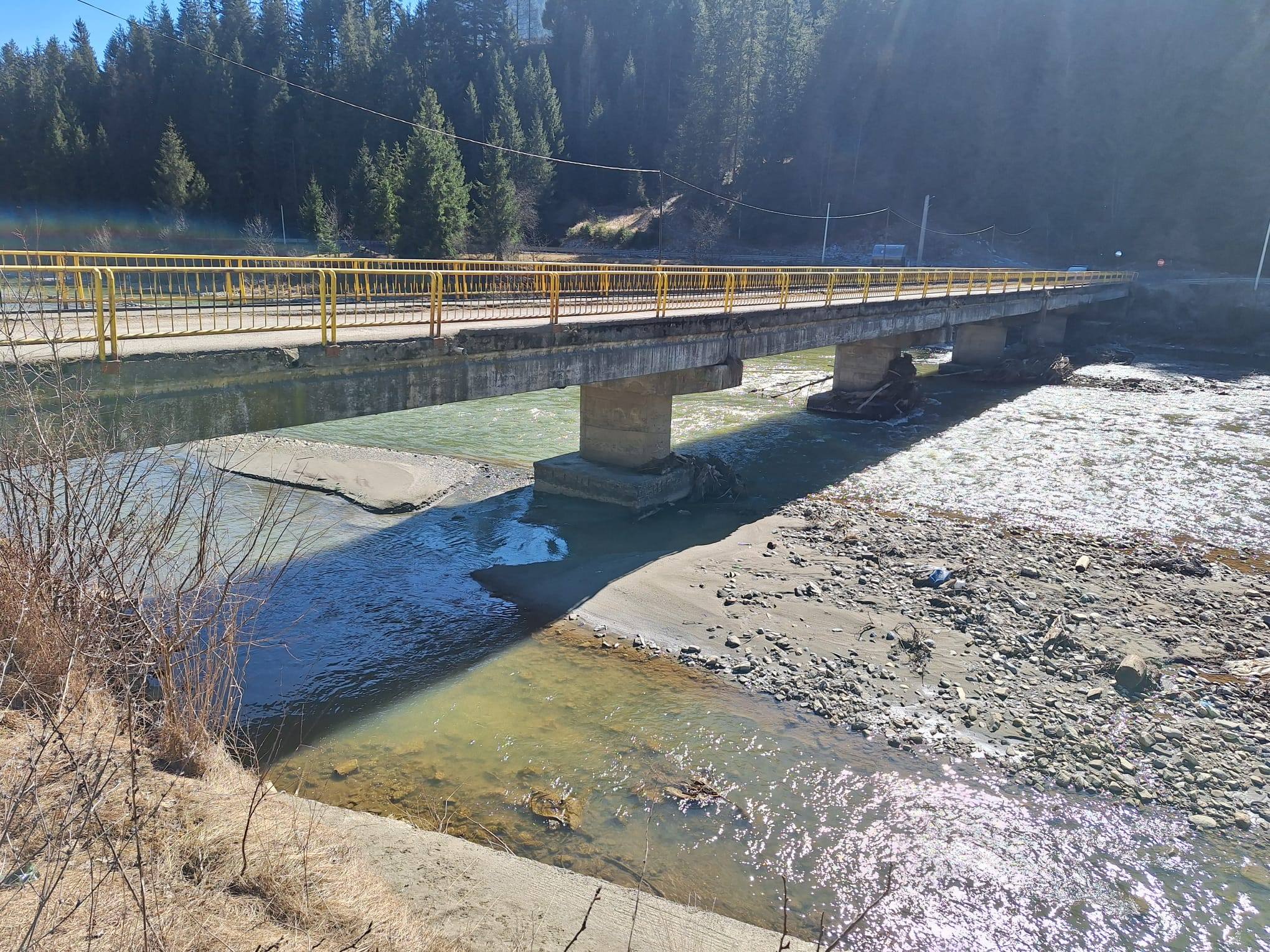 Consiliul Județean Neamț reconstruieste podul de acces din Borca