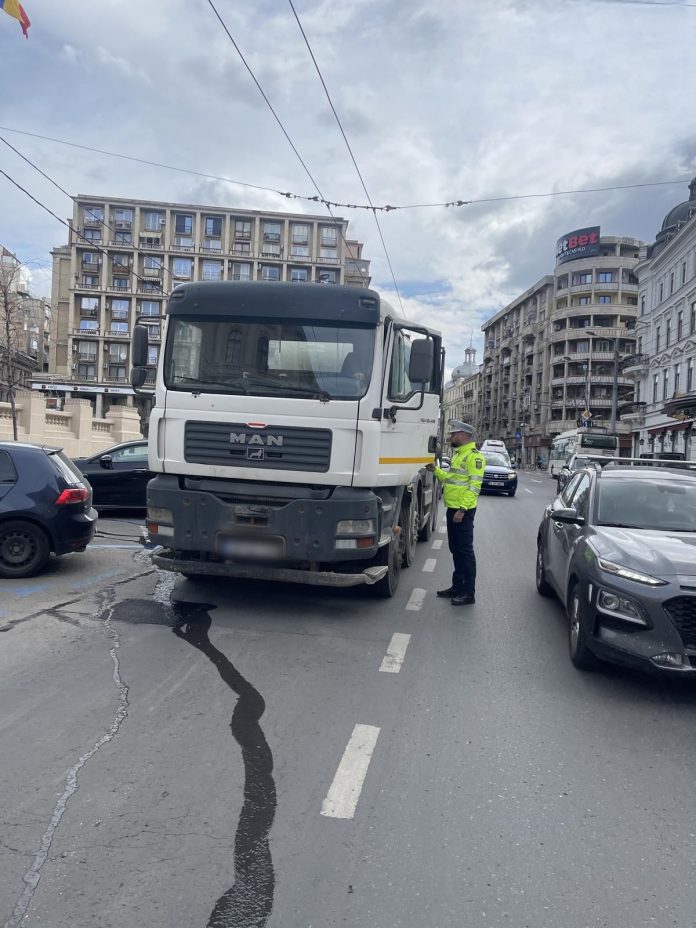 Camion fără autorizație, prins circulând ilegal în centrul Capitalei
