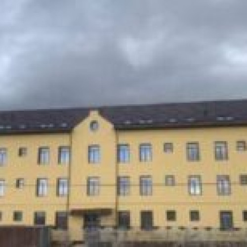 Finalizarea lucrarilor de transformare a fostei „Ambasade franceze” din Săcele in bloc de locuințe sociale