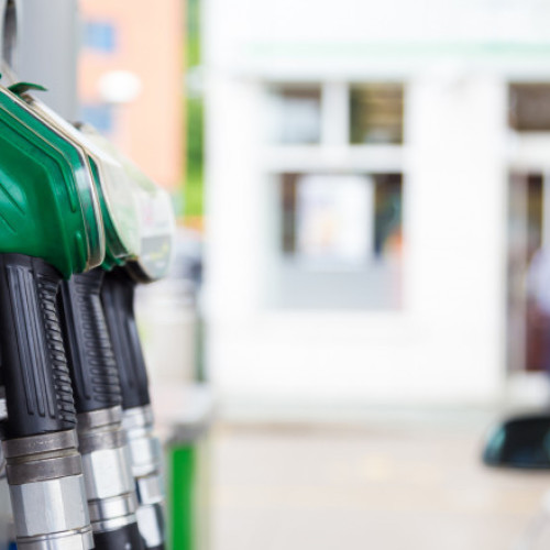 Prețurile carburanților continuă să scadă în România