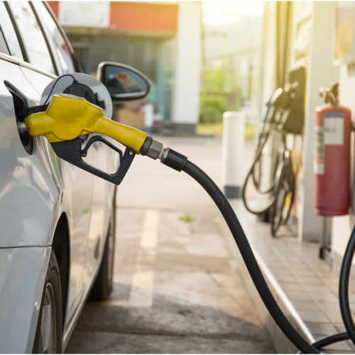 Motorina și benzina se ieftinesc la stațiile Petrom și Rompetrol