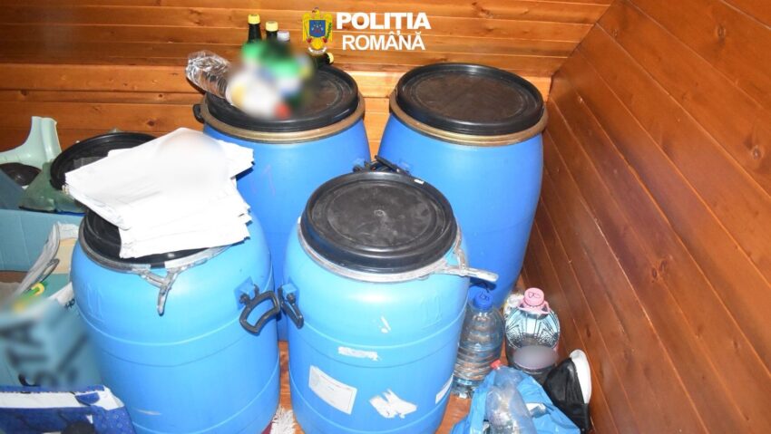 Peste 600 de litri de alcool, confiscați de polițiștii mureșeni în urma perchezițiilor