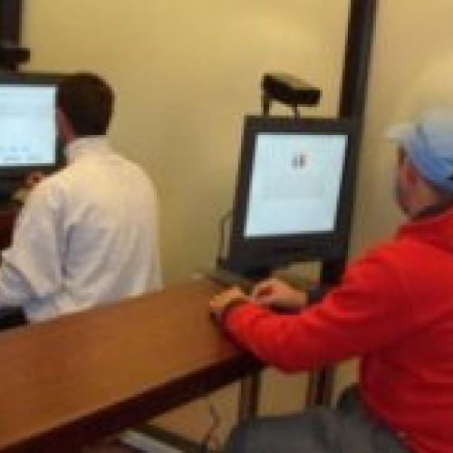 Examenul teoretic pentru permisul de conducere poate fi dat oriunde în ţară. Legea promulgată de Preşedinte