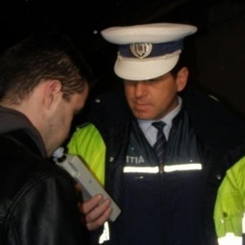 Doi nemțeni, prinși la volan sub influența alcoolului