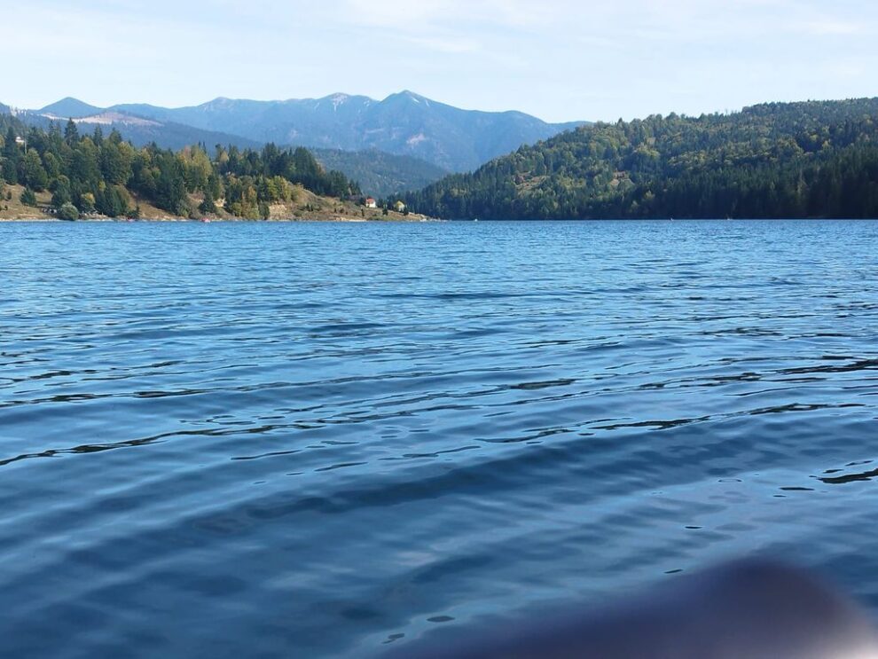 Reguli stricte pentru pescuitul pe lacurile din Bistrița-Năsăud