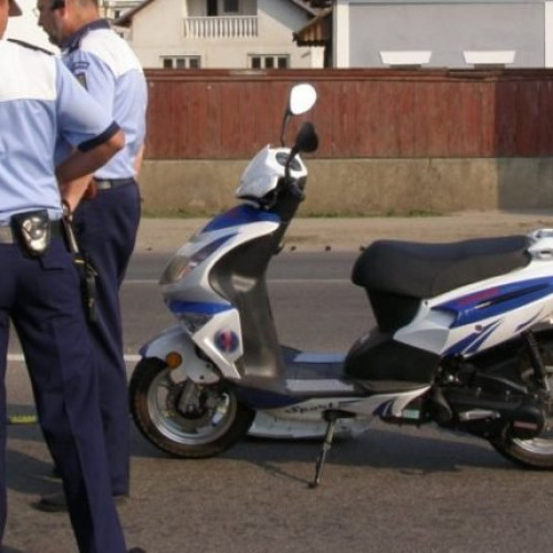 Polițiștii din Petricani au prins un bărbat fără permis pe moped