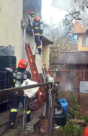 Incendiu într-o locuință, intervenție rapidă a pompierilor