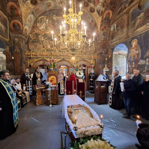 ÎPS Irineu oficiază prohodirea părintelui prof. univ. dr. Dionisie Stamatoiu în Craiova