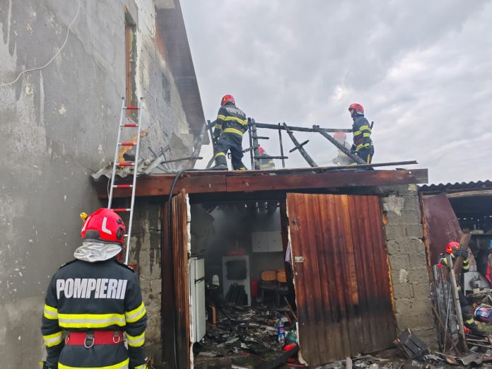 Incendiu la o locuință din comuna Popești, pompierii au intervenit rapid
