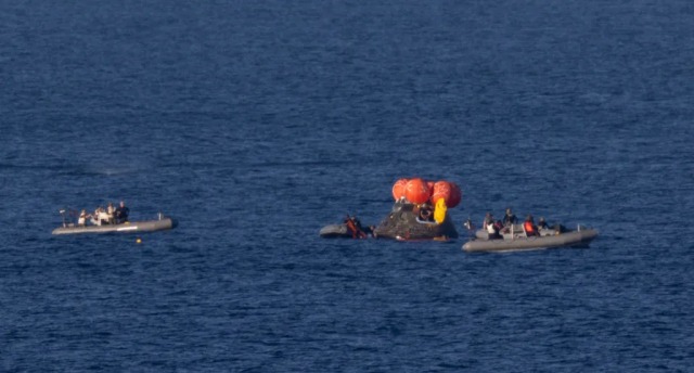 Capsula Orion a misiunii Artemis 2 a amerizat cu succes în Oceanul Pacific