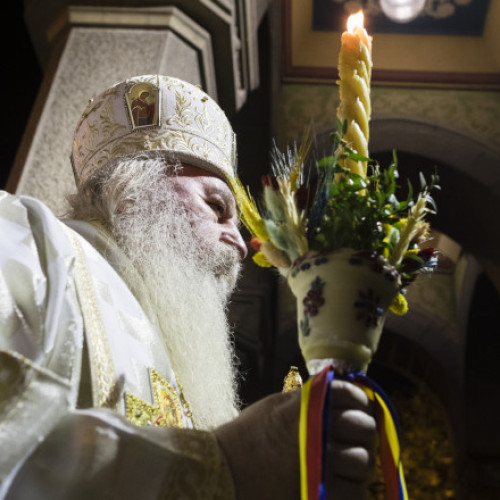 Importanța Luminii Sfinte în noaptea de Paște pentru credincioși