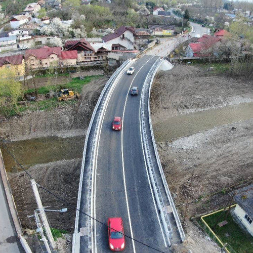 Primar Pucioasa după redeschiderea podului peste Bizdidel: Am făcut această operațiune în liniște, spășiți, conștienți fiind de neputința noastră dar și de disconfortul creat atâta amar de timp