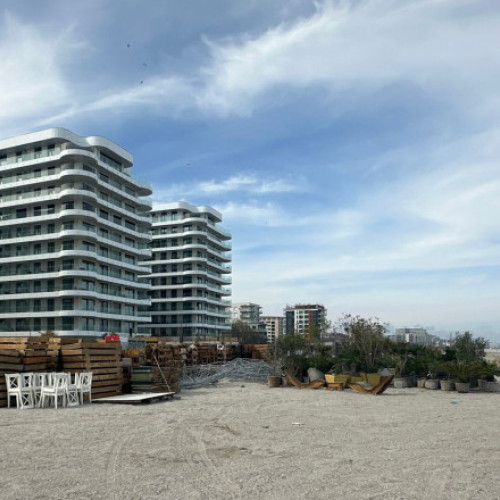 Firme amendate pentru amenajări ilegale pe plaja din Năvodari