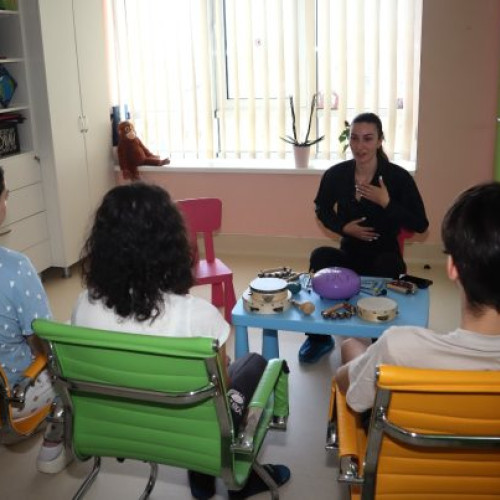 Muzicoterapia îmbunătățește starea de sănătate a copiilor internați
