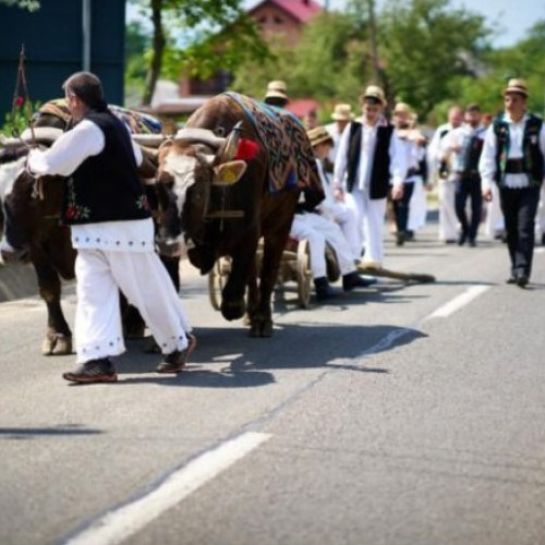 Iubitorii tradițiilor, invitați la Udătoriul din Șurdești pe 13 aprilie