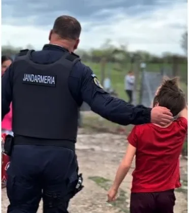 Jandarmii din Sărata Monteoru continuă tradiția ajutoarelor de Paște