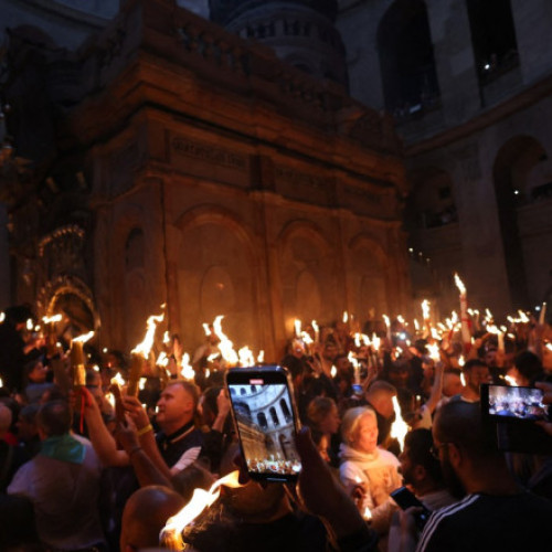Sfânta Lumină de la Ierusalim ajunge la Aeroportul Otopeni sâmbătă