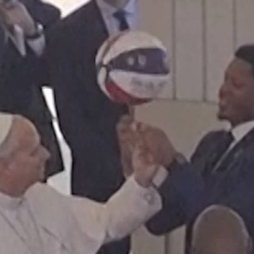 Papa Leon al XIV-lea se distrage cu baschetul alături de Harlem Globetrotters